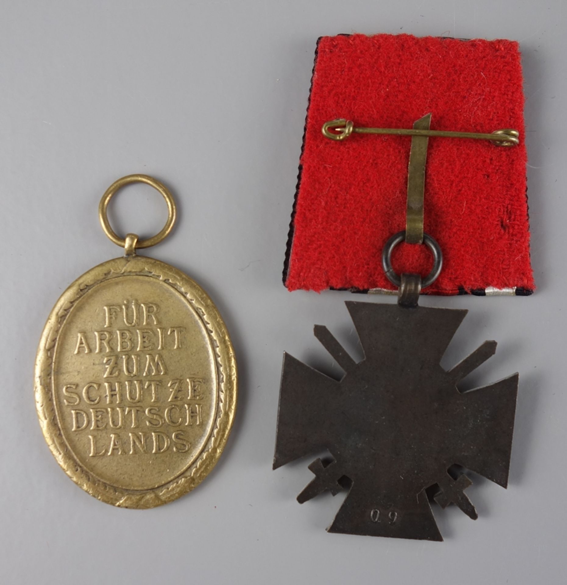 2 Auszeichnungen, WK I und WK II: Spange mit Ehrenkreuz des Weltkrieges 1914/19 - Bild 2 aus 2