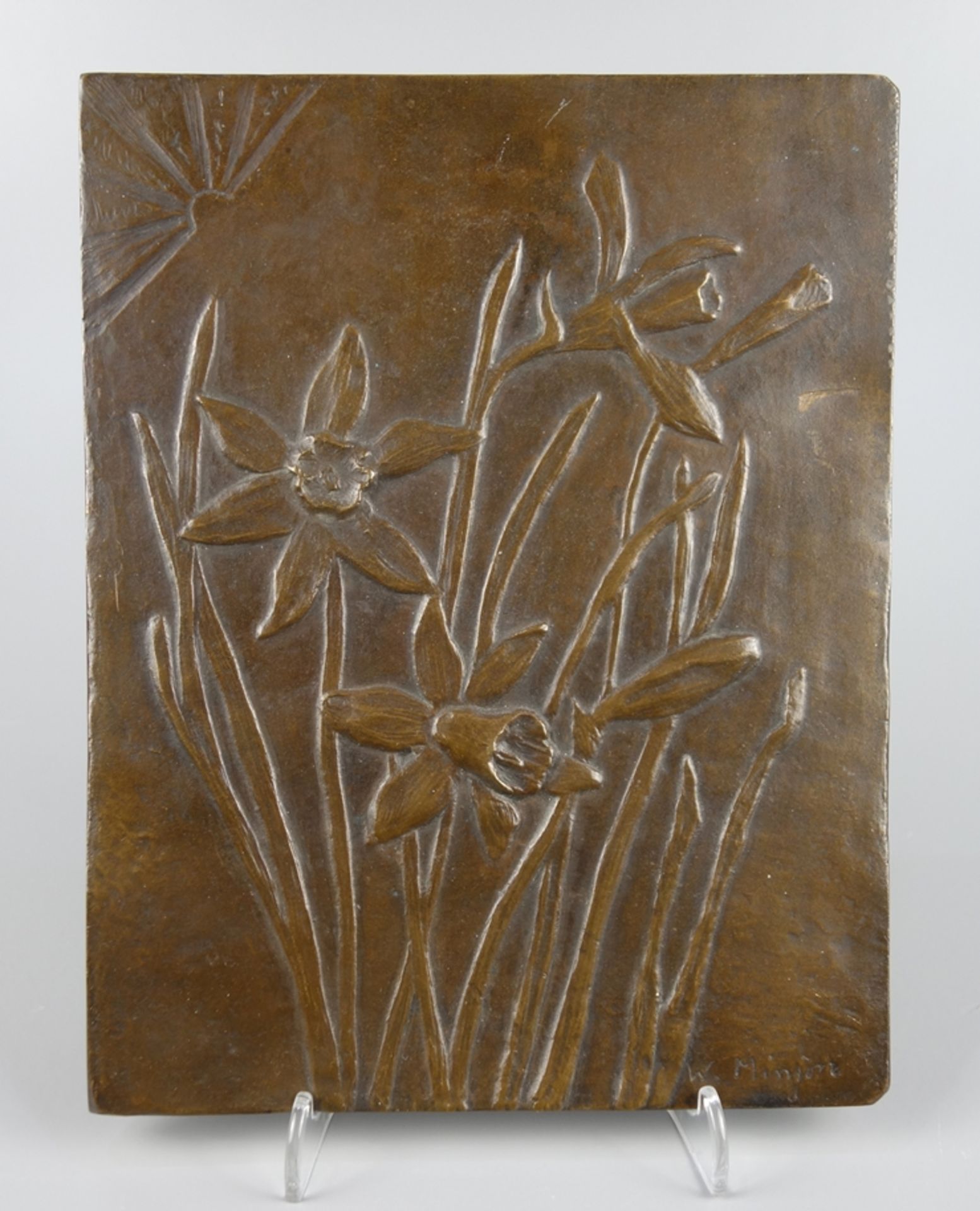 W. Minjon, Bronzerelief "Narzissen", 1. Hälfte 20.Jh., unten rechts signiert, M