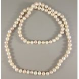 Perlenkette mit weißen und rosé schillernden Perlen, Einzelverknotung, Perlen-D