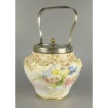 Bonboniere, Doulton Burslem, England, um 1880, reliefierte Wandung, florales De