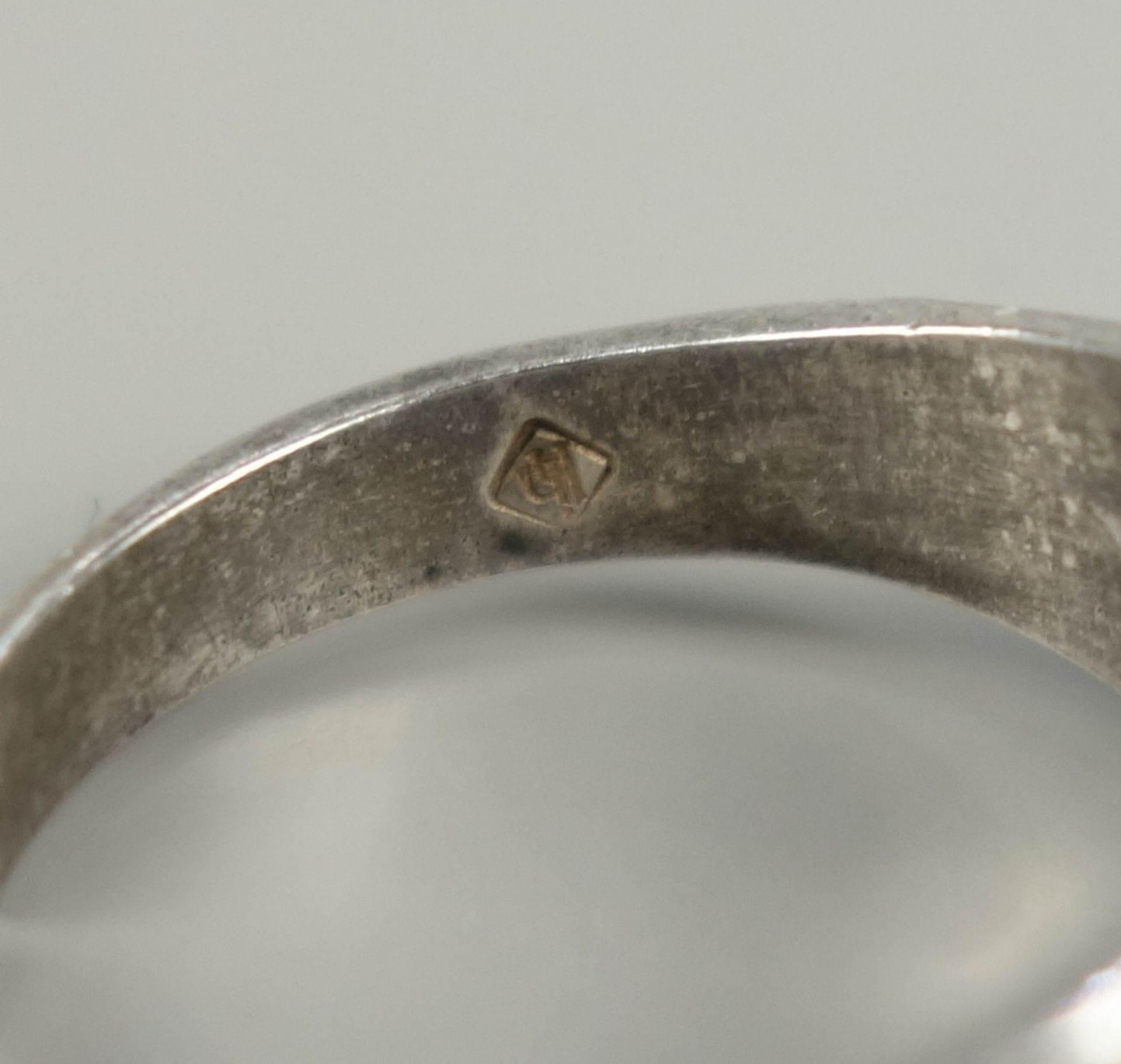 2 Ringe, 925er Silber, Gesamt-Gew.15,36g, 1970er Jahre; Ring mit 2 Jadekugeln, - Image 2 of 2