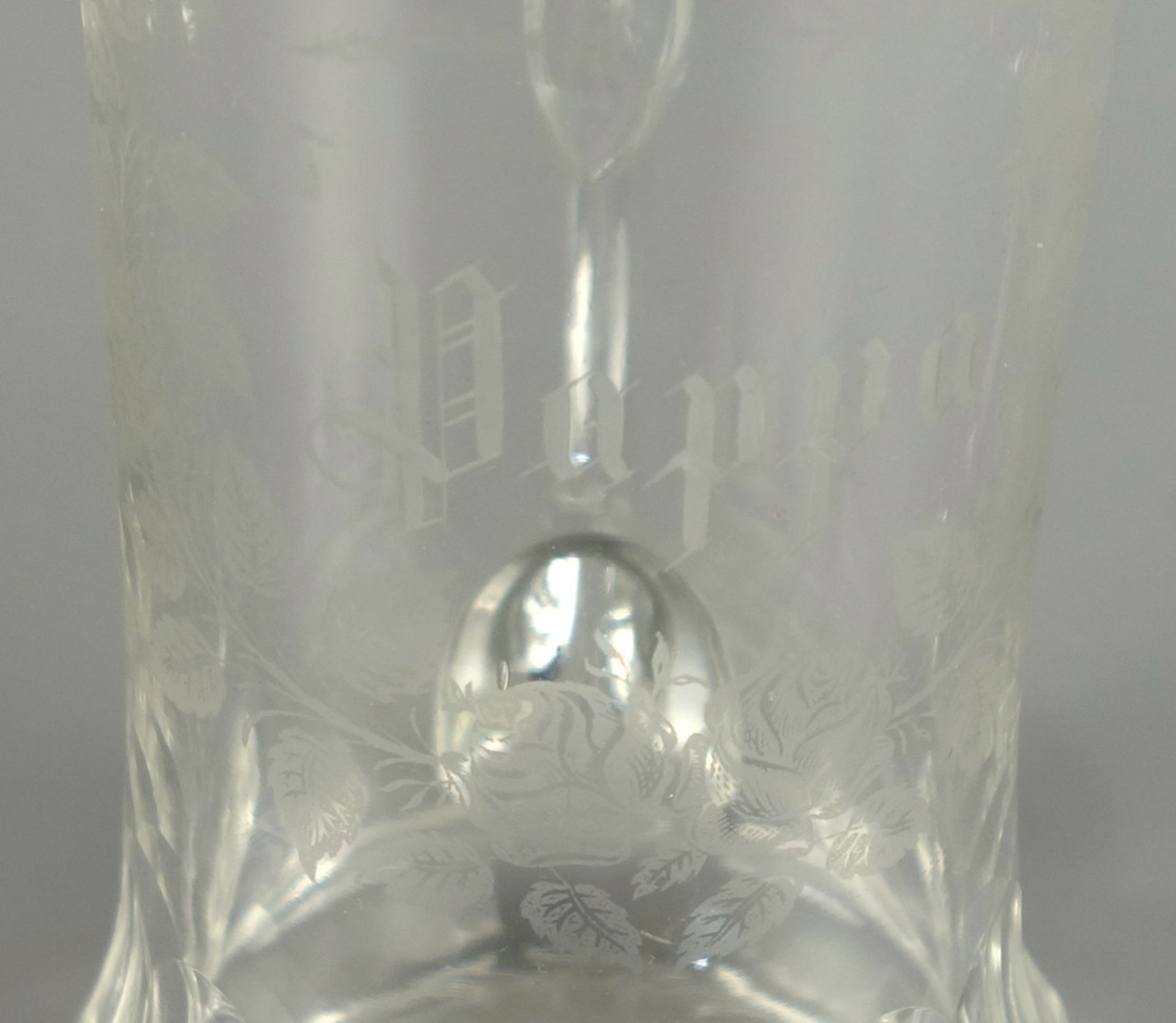 Bierglas "Pappa", um 1920, Stand mit Bodenkugelung, Schälschliff, Ohrhenkel, H. - Image 2 of 3