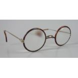Brille in Hornoptik, 1940er Jahrerunde Gläser mit Stärke, D.jeweils 4,2cm, Gestell-B.11cm
