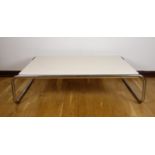 Tisch, Entwurf wohl Bruno Mathsson, Dux International, 1960er Jahreverchromte Rundstäbe, wei
