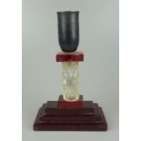 Lampenfuß, Kristall, Art Déco, um 1920getreppter Stand aus Rotglas, facettierte Kristallmitt