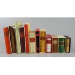 Konvolut Miniatur-Bücher, überwiegend DDR12 Bücher, überwiegend im Schuber; darunter: "Rotes