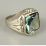 Ring mit grünem Stein, 835er SilberGew.5,81g, quadratischer, facettierter Stein, U.56