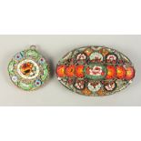 2 Mosaik-Schmuckstücke, Italien, Ende 19.Jh.ovale Brosche, Nadel zu ergänzen, L*H 49*31mm; r