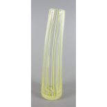 Vase mit gelben Streifen, Murano, um 1960Stand mit Bodenkugelung, konisch, leicht gebogen, H