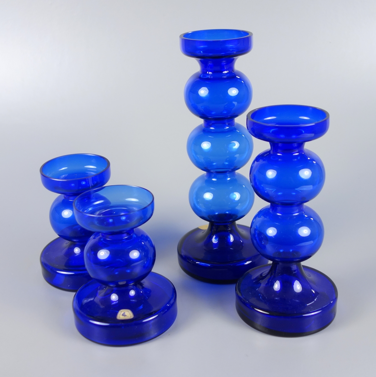 4 Vasen, Blauglas, Kristallglasfabrik Alfred Taube, Vohenstrauss, um 1970mehrfach eingezogen