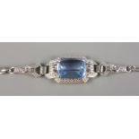 Armband mit aquamarinblauem Stein, 835er Silber, Jugendstil um 1920Gew.5,76g, facettierter S