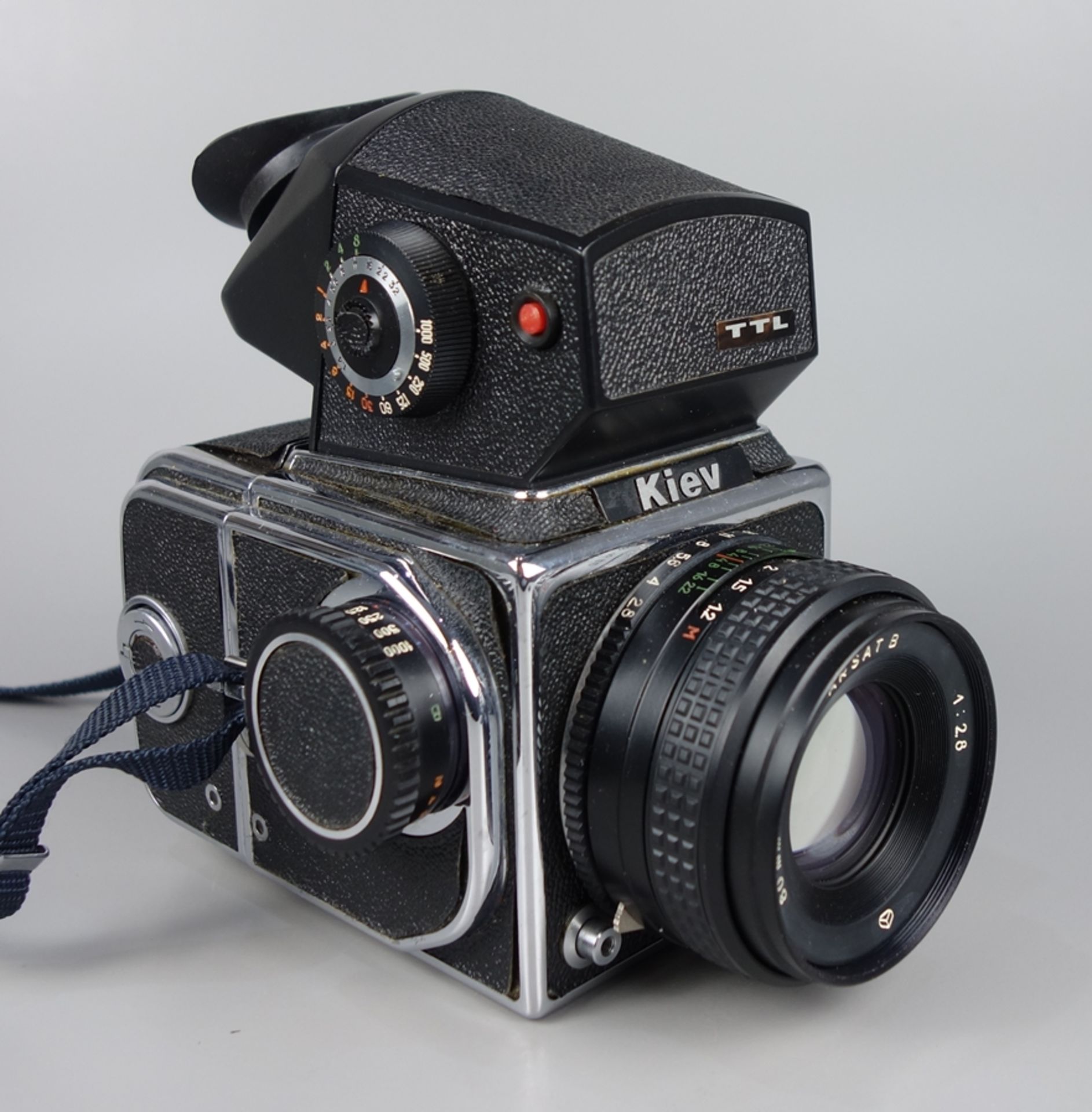 Mittelformatkamera "Kiev 88 TTL", mit Objektiv Arsat B 1:2,8/80mm, in Original-Tasche mit Zubehör