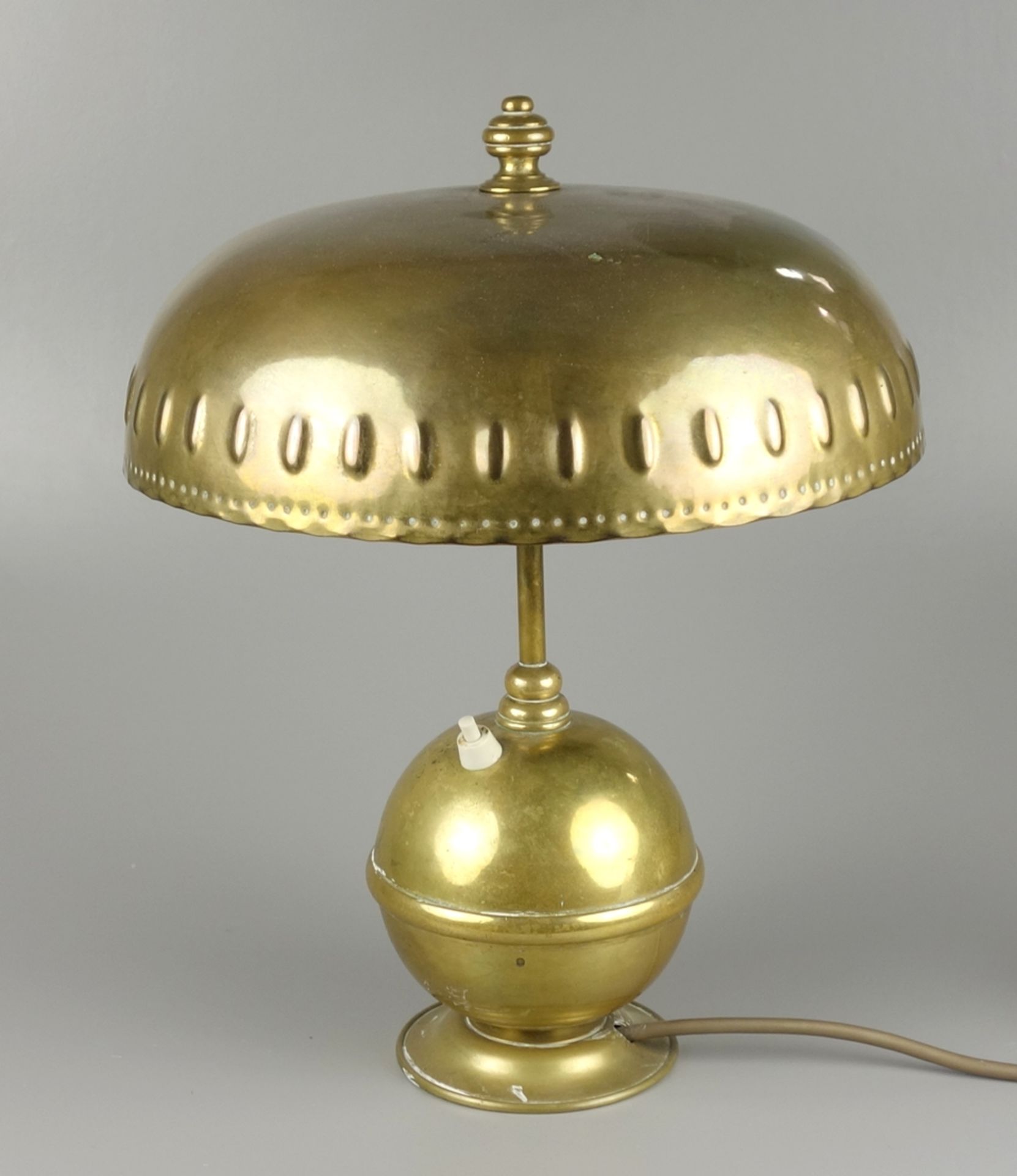 Messinglampe mit Messingschirm, um 1910