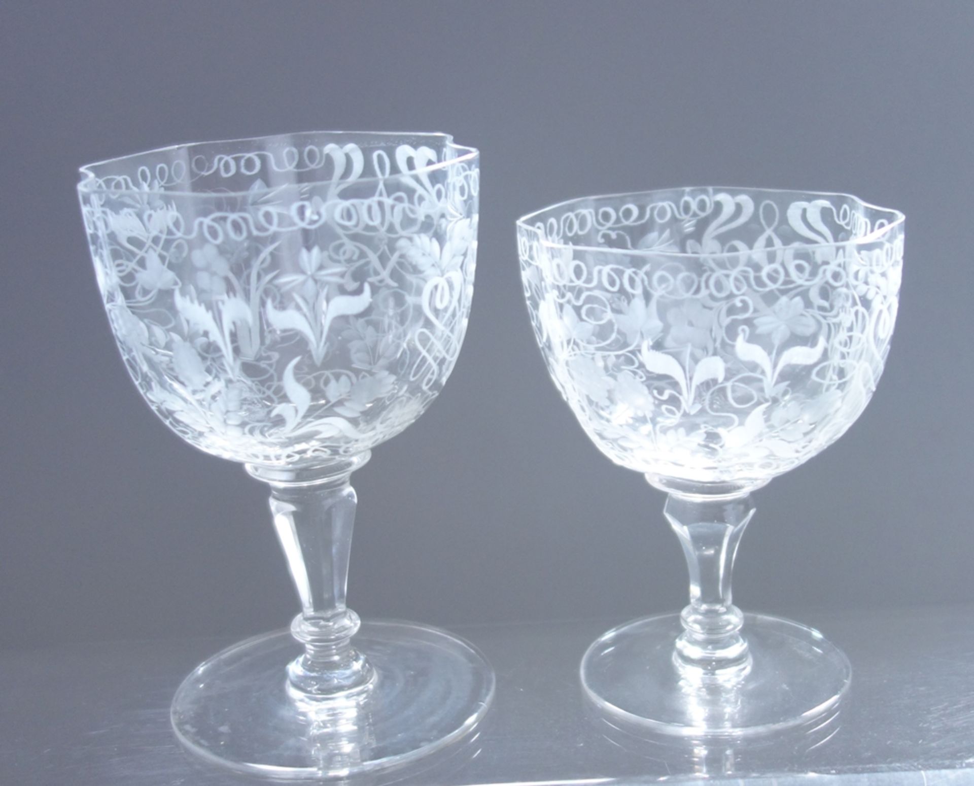 21 high quality wine glasses with delicate floral engraving, 1st half 20th c. - Image 4 of 5