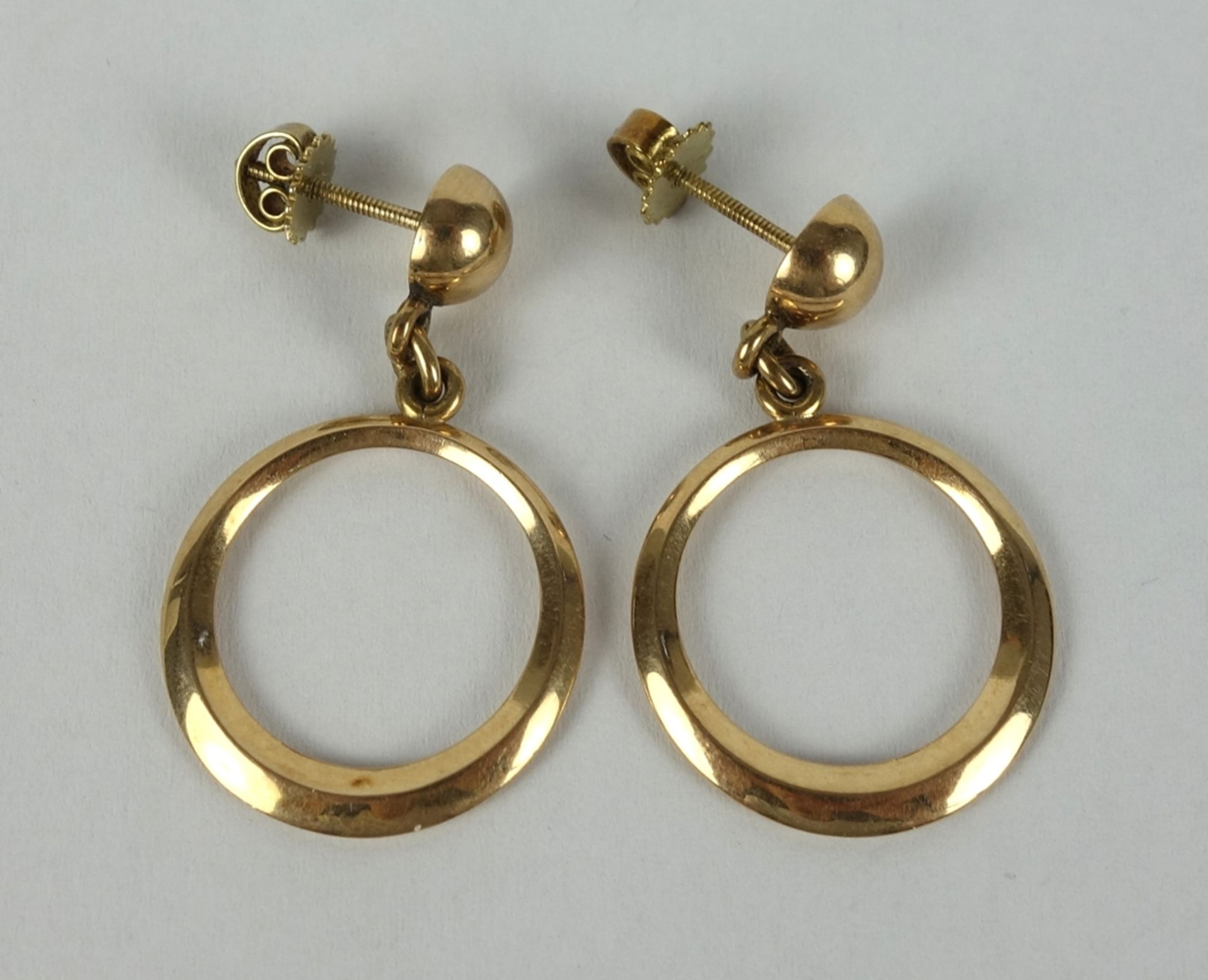 Paar Ohrstecker mit runden Abhängungen, 585er Gold, Gew.7,09g