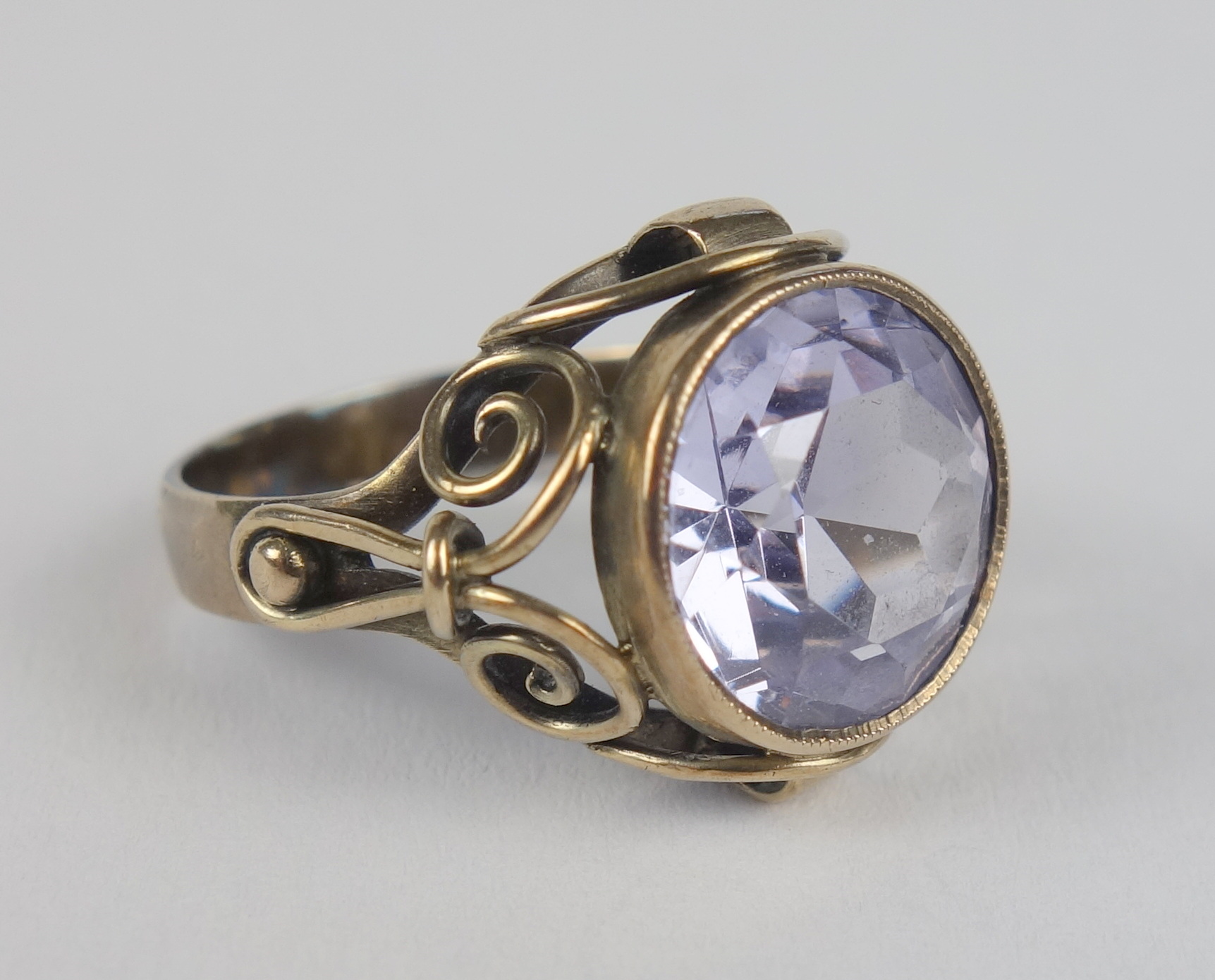 Ring with light violet stone, 8K gold, w.3,21g