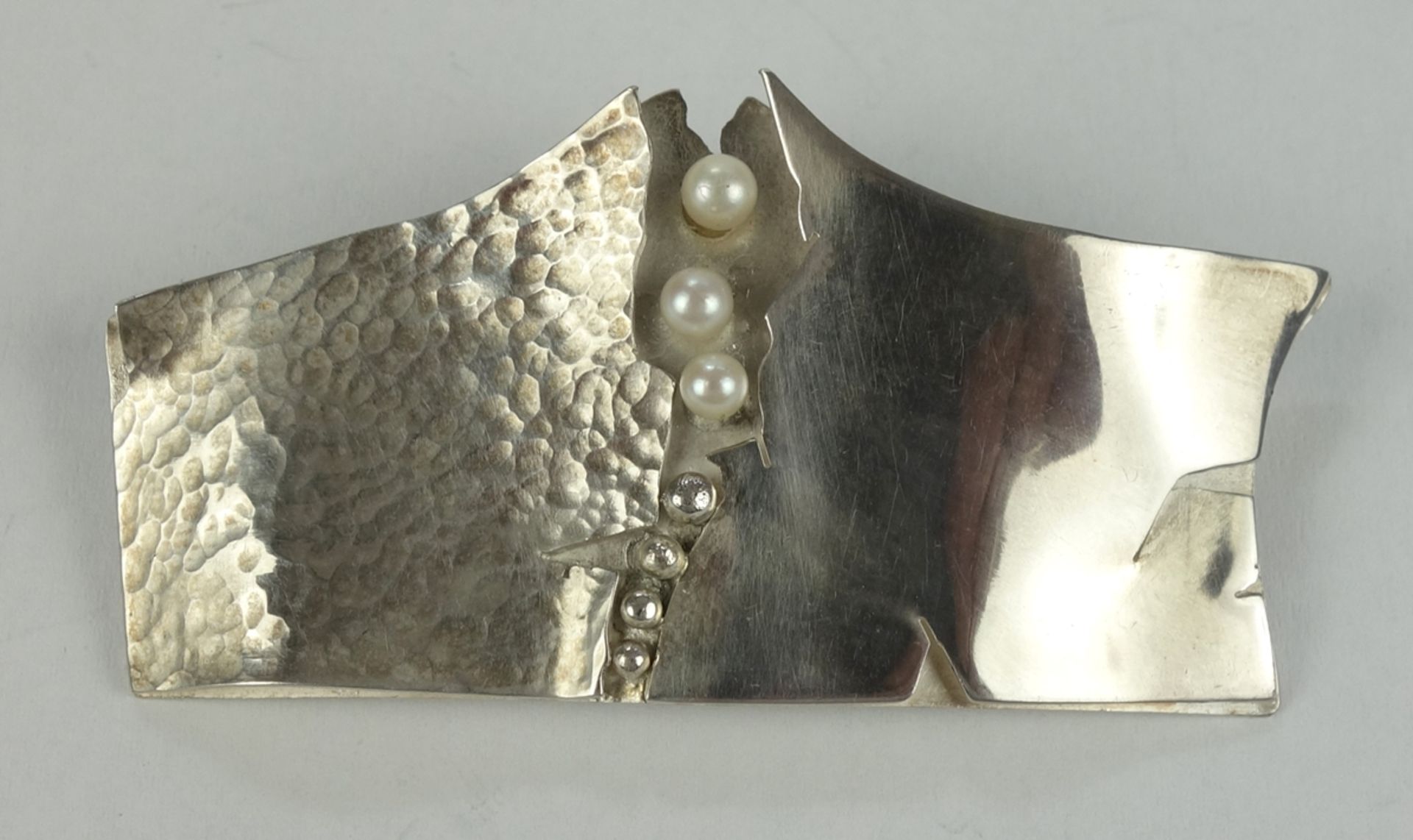 Brosche mit kleinen Perlen, Silberschmiedeanfertigung, 925er Silber, Gew.20,36g