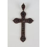 Anhänger Granat-Kreuz, Tombak, Böhmen um 1870