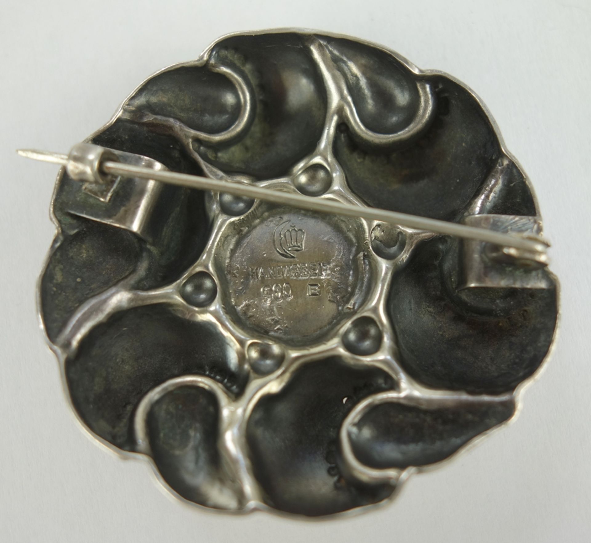 round brooch with hammered finish, 900 silver, handmade, around 1920 - Image 2 of 2