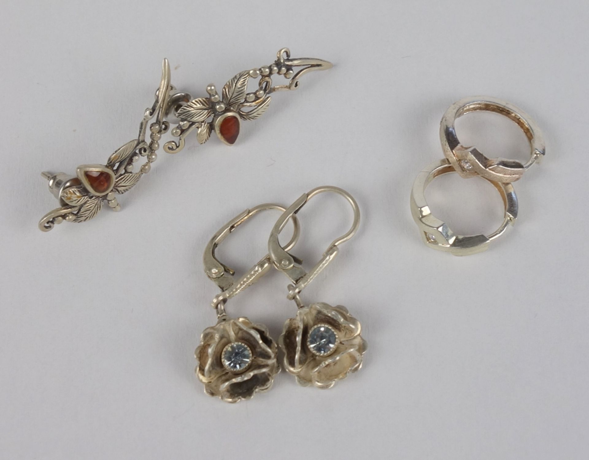 3 pairs of earrings, 900 and 925 silver, total wt.8,75g