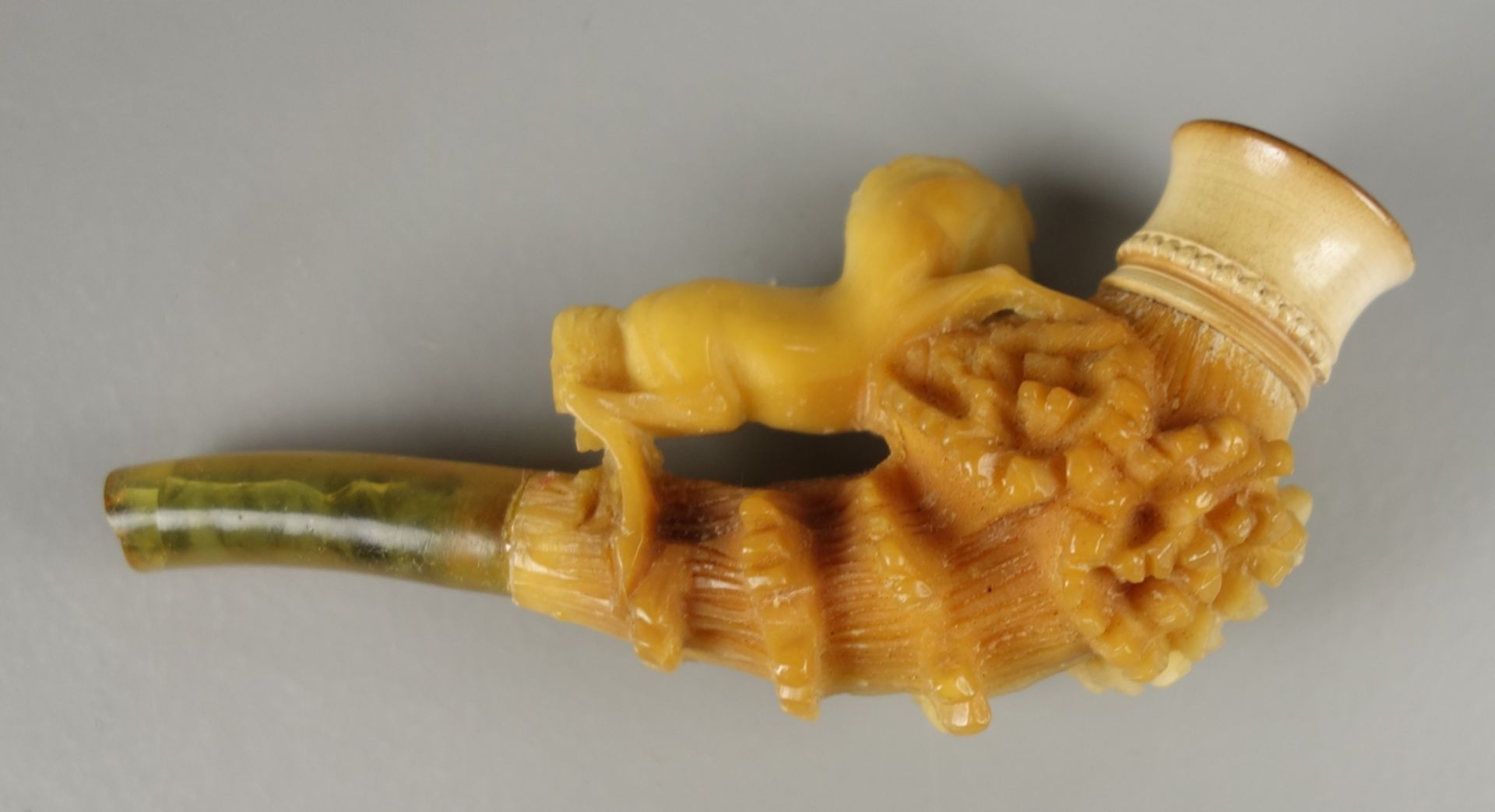 3 pipes with horse motifs, a.o. meerschaum, original cases, around 1880 - Image 2 of 2