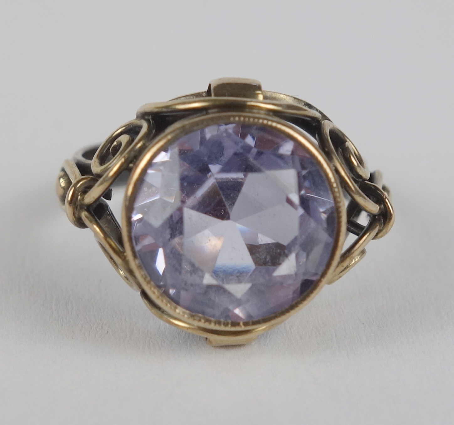 Ring with light violet stone, 8K gold, w.3,21g - Image 2 of 2