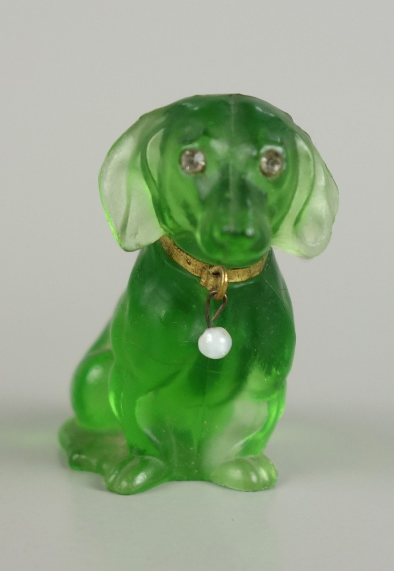 Green glass dachshund, Art Deco, Bohemia, c.1920, h.4,8cm - Image 3 of 3