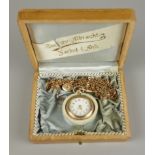 Damen-Taschenuhr mit Uhrenkette, in Uhrenetui Gustav Albrecht/ Zerbst i. Anhalt