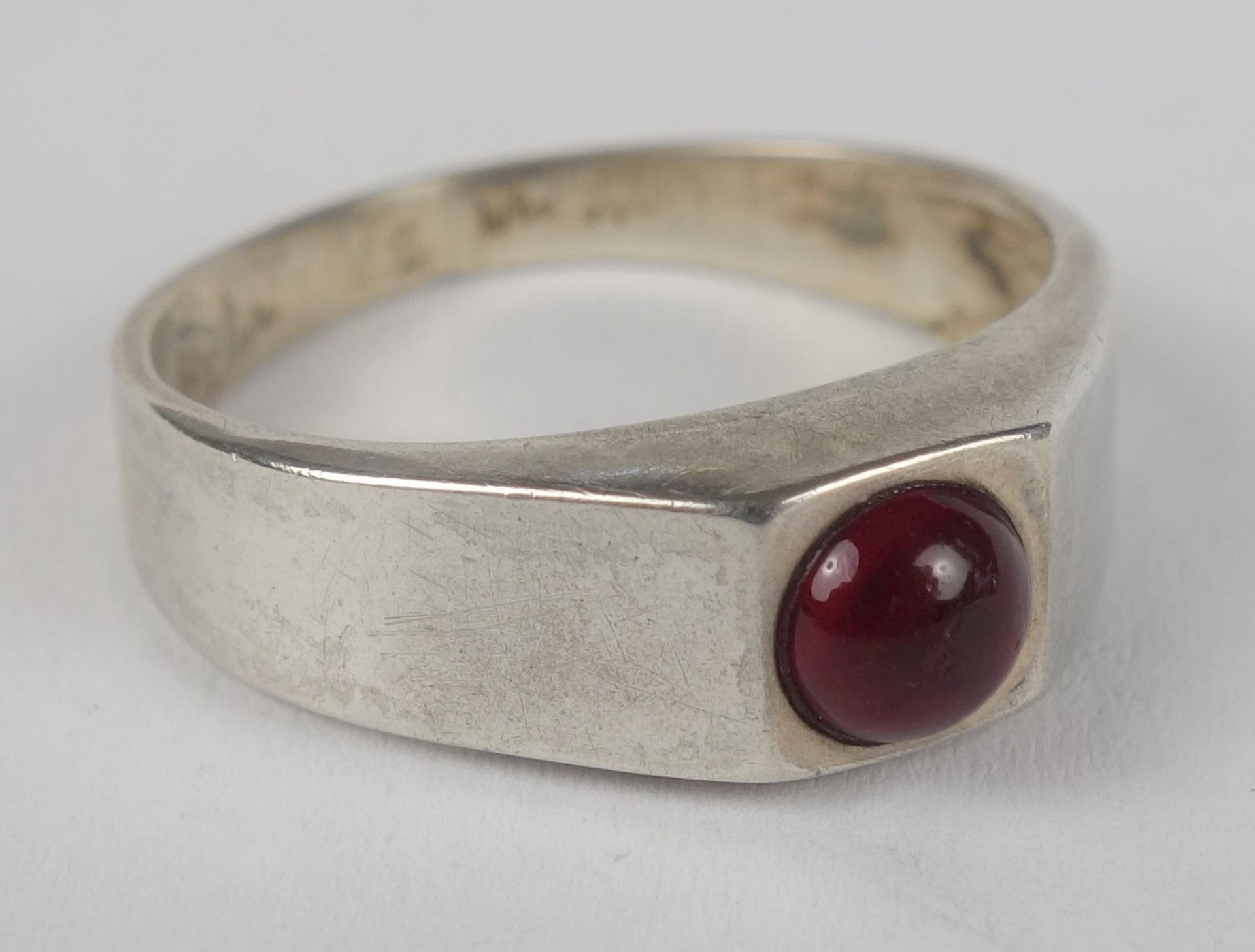 Ring mit rotem Stein (Almandin), 835er Silber, Juwel, Gew.2,25g