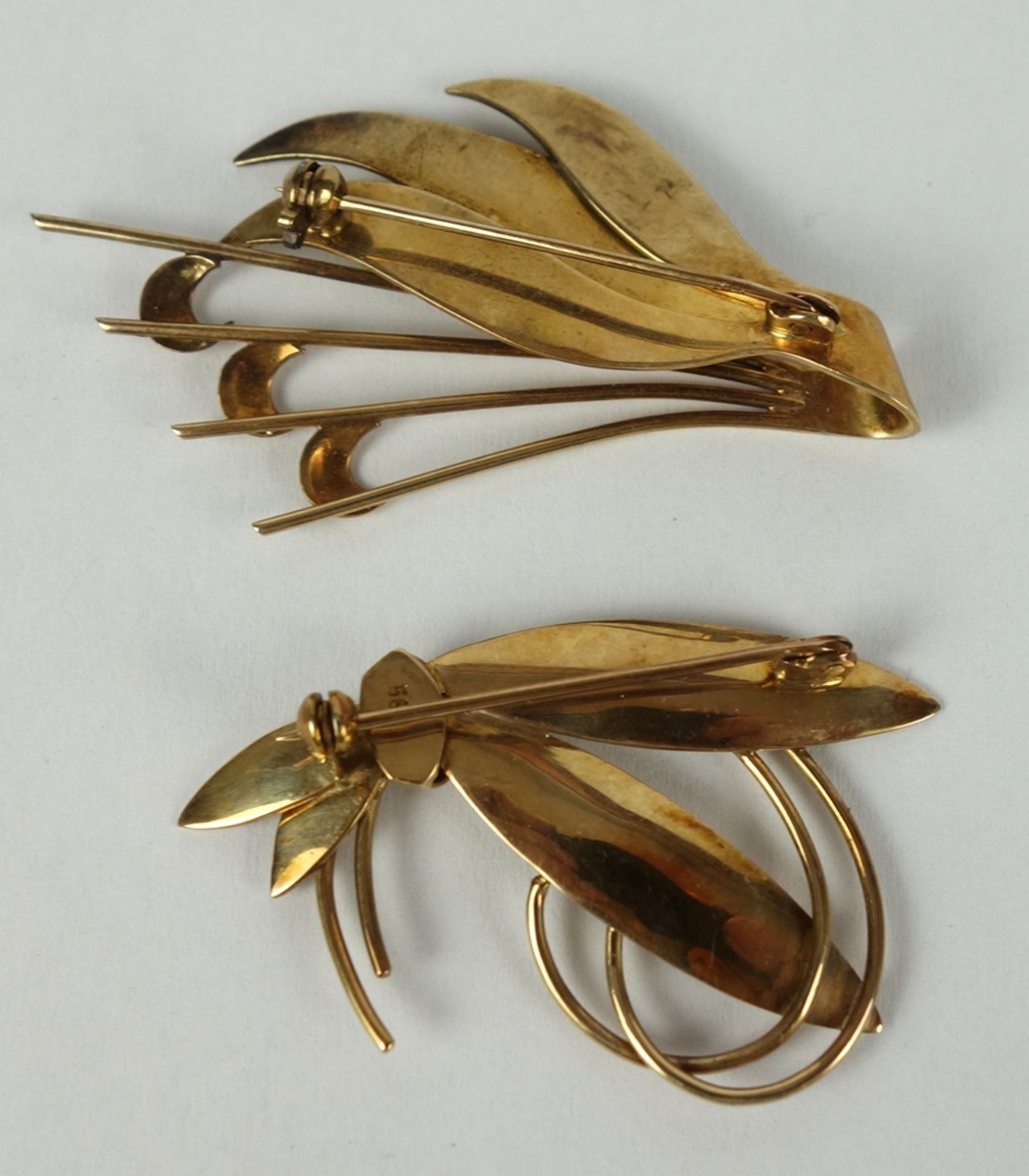 2 stilsierte Blattbroschen, 585er Gold, Gew.160,5g - Bild 2 aus 2