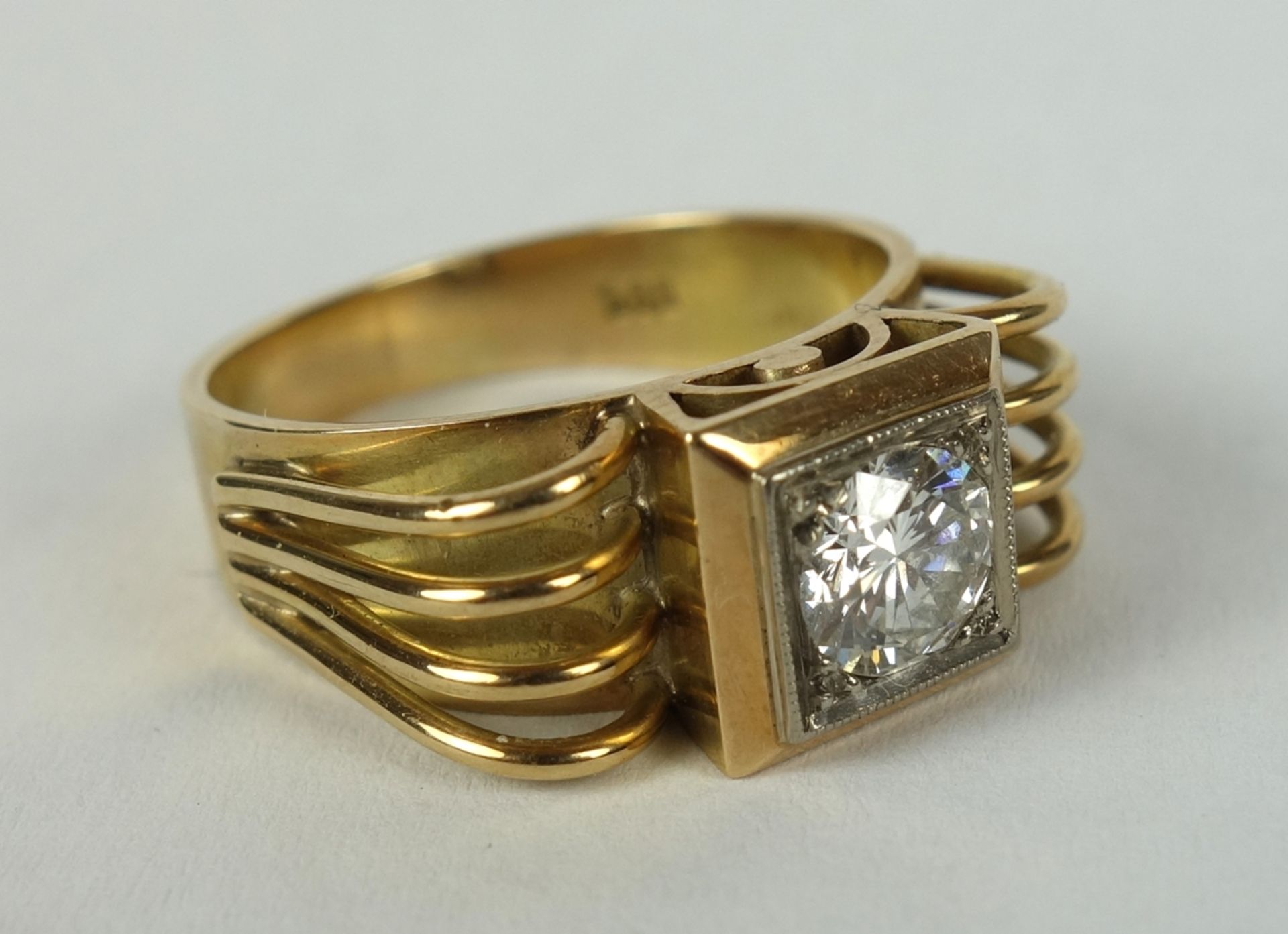 Ring mit Diamant-Brillant in eckiger Fassung, 585er Gold, Gew.6,73g - Bild 2 aus 2