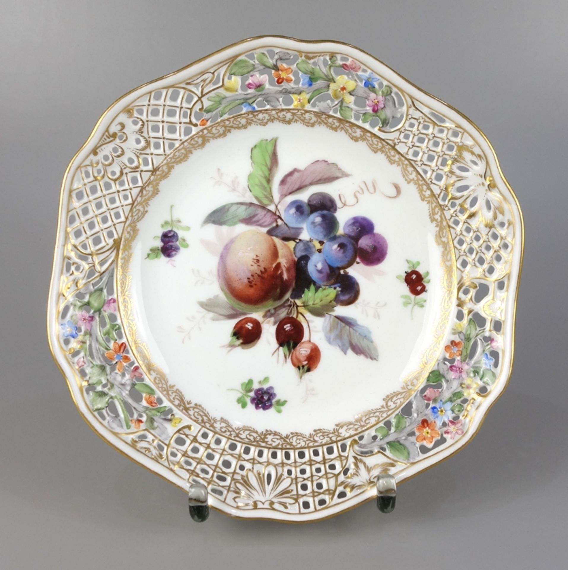 Ornamental plate with openwork flag and fruit decoration, Vienna, end of the 19th century
