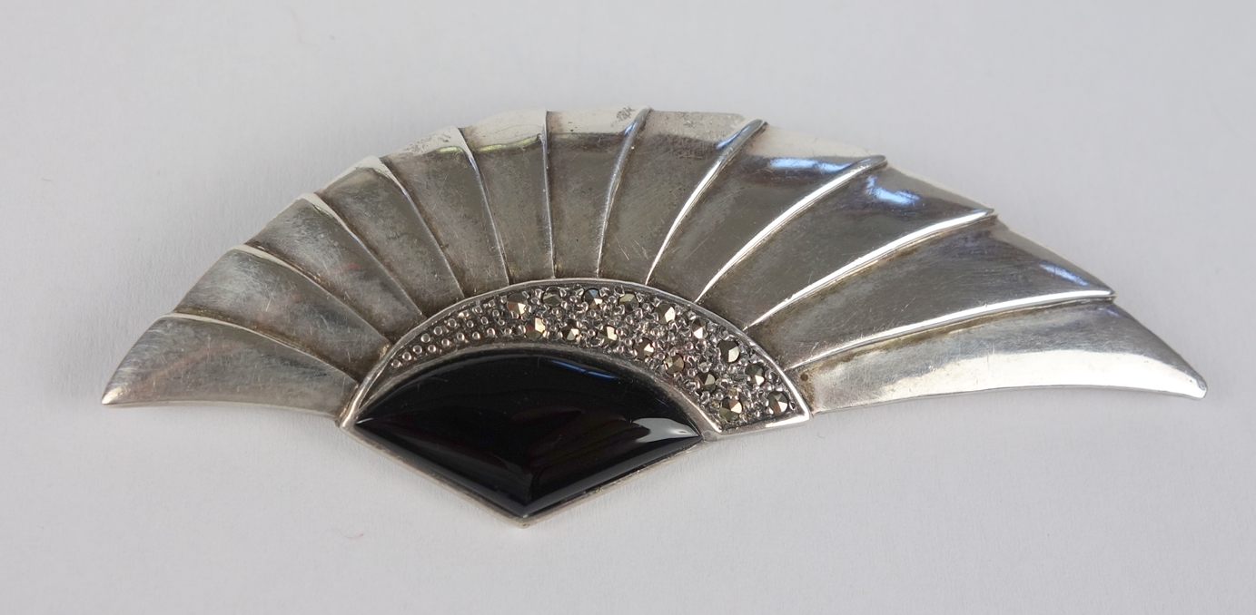 large brooch with onyx in art deco style, 925 silver, w.17,73g