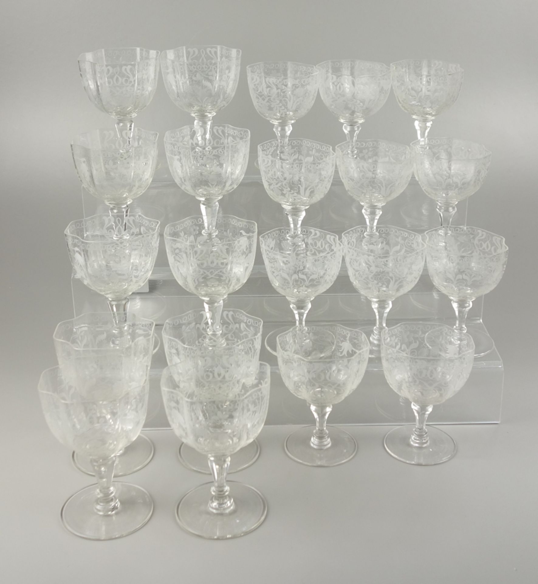 21 high quality wine glasses with delicate floral engraving, 1st half 20th c. - Image 5 of 5