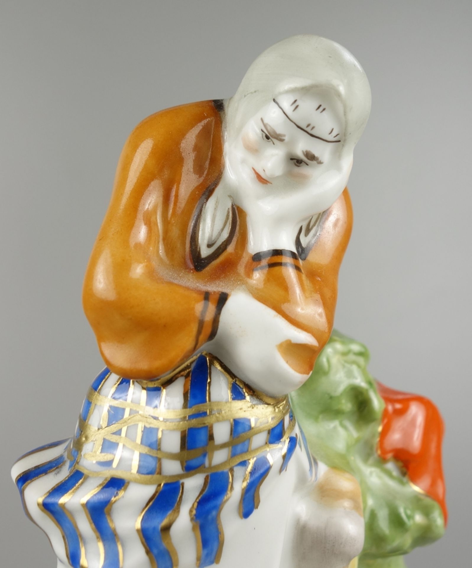 Figur "Alte Frau" aus Triptychon "Goldfisch", Verbilki, Moskau, Russland, 20.Jh. - Bild 2 aus 4