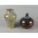 Künstlerkeramik: Vase, signiert "Pierre" und rotbraue, bauchige Vase, Mitte 20.Jh.