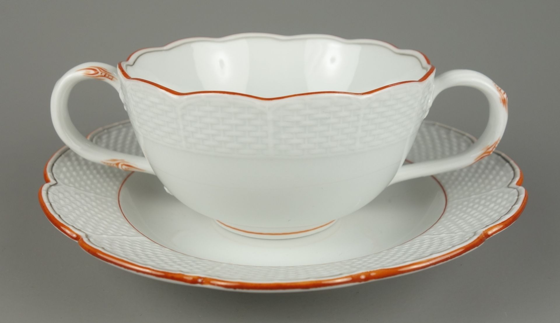 68-pcs. dinner service for 12 pers., coral with grey thread, ornamental rim, Meissen, 1st half 20th - Image 7 of 11