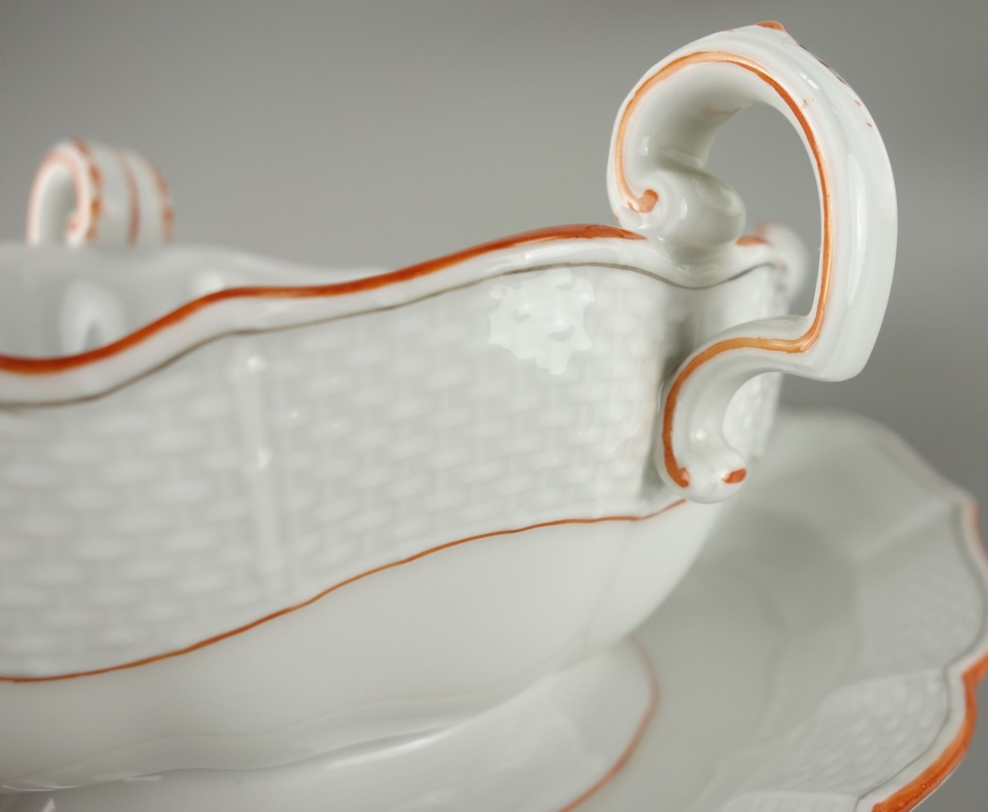 68-pcs. dinner service for 12 pers., coral with grey thread, ornamental rim, Meissen, 1st half 20th - Image 10 of 11