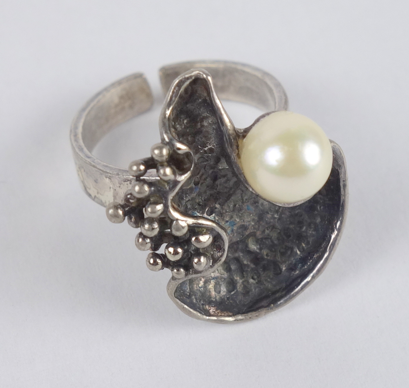 Designer ring with white pearl, 935 silver