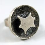 Ring, rund mit sternartigem Mittelteil, 835er Silber