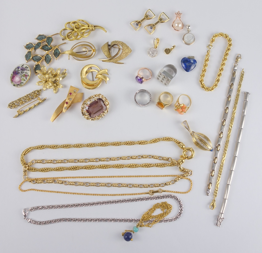 large mixed lot of high quality costume jewellery