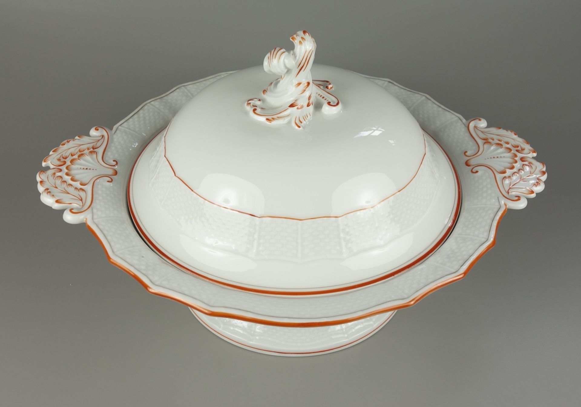 68-pcs. dinner service for 12 pers., coral with grey thread, ornamental rim, Meissen, 1st half 20th - Image 5 of 11