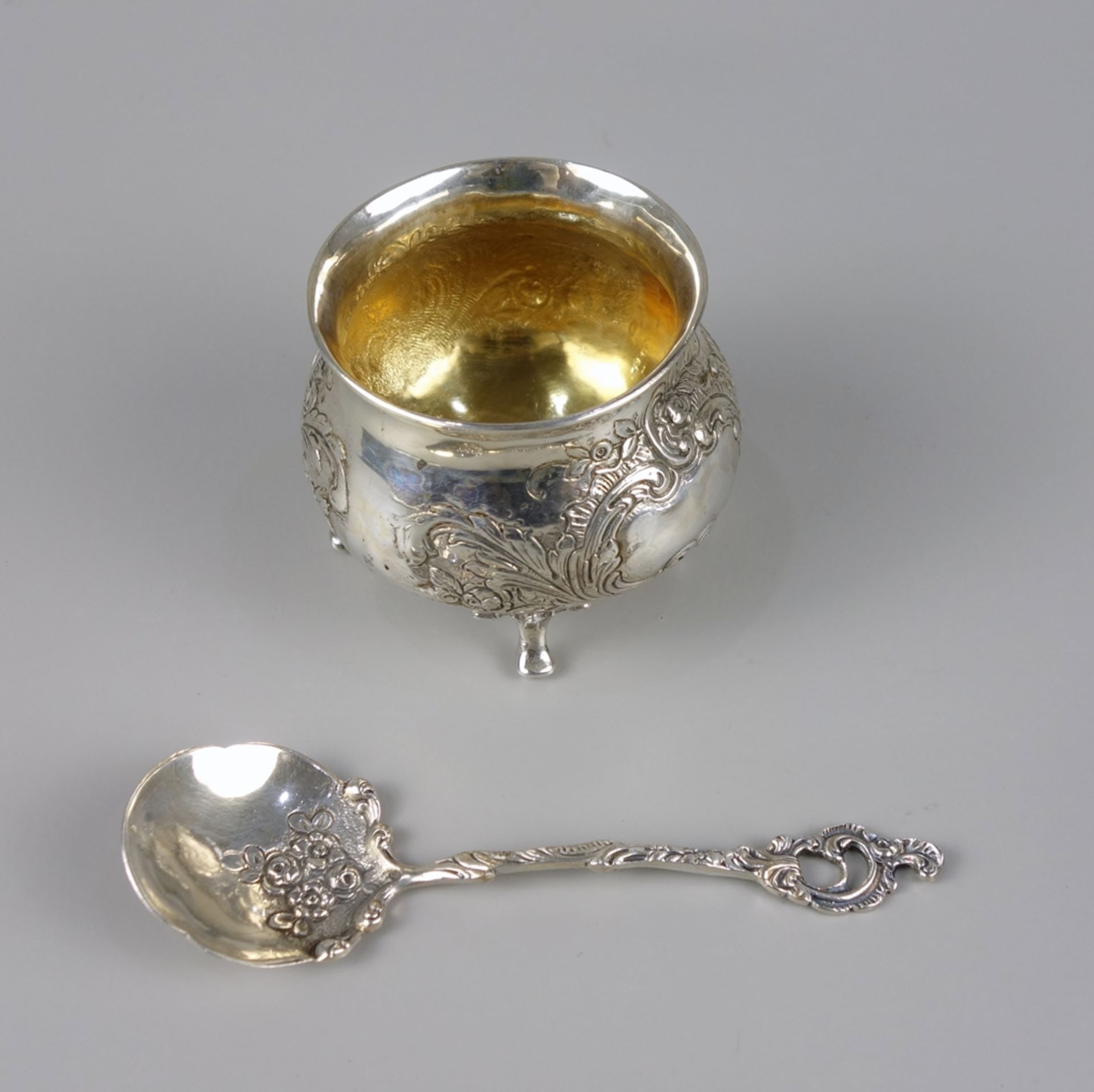 Cream pourer and sugar bowl with tray, floral rolled decoration, Christoph Widmann, 835 silver - Image 2 of 3