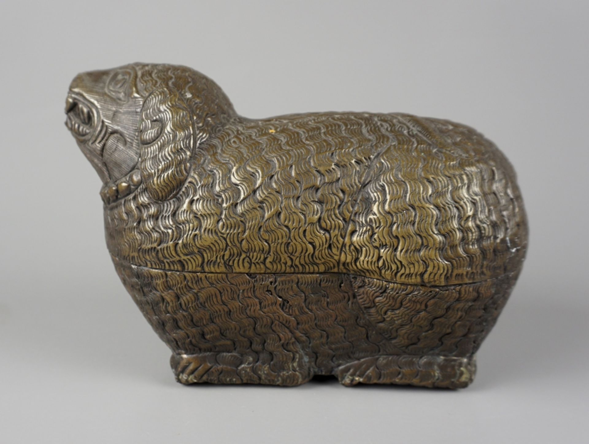 Figural betel nut box in the shape of a sheep, Cambodia - Image 3 of 4