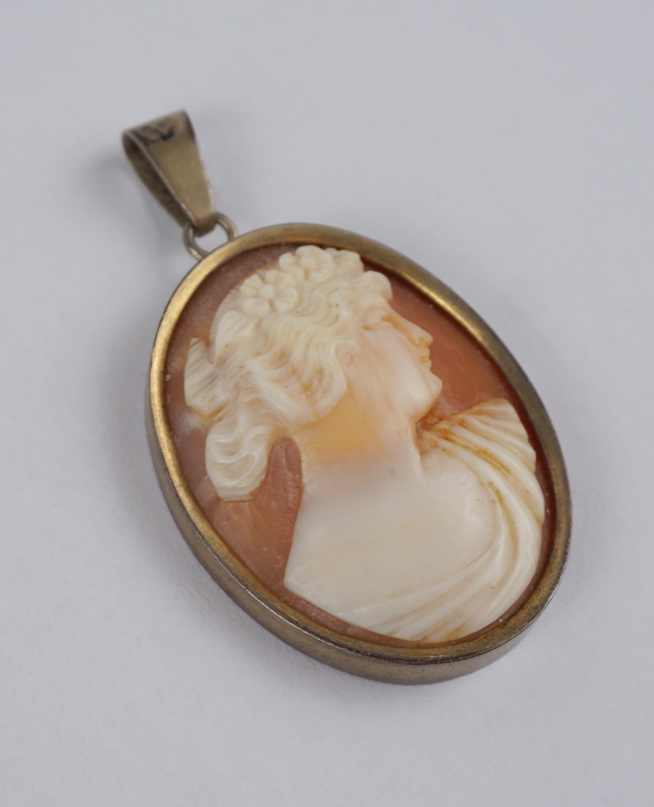 Pendant with shell cameo, silver setting, w.11,03g - Image 2 of 2