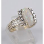 Ring mit Opal und 10 Brillanten, total ca.0,60ct, Gew.4,77g