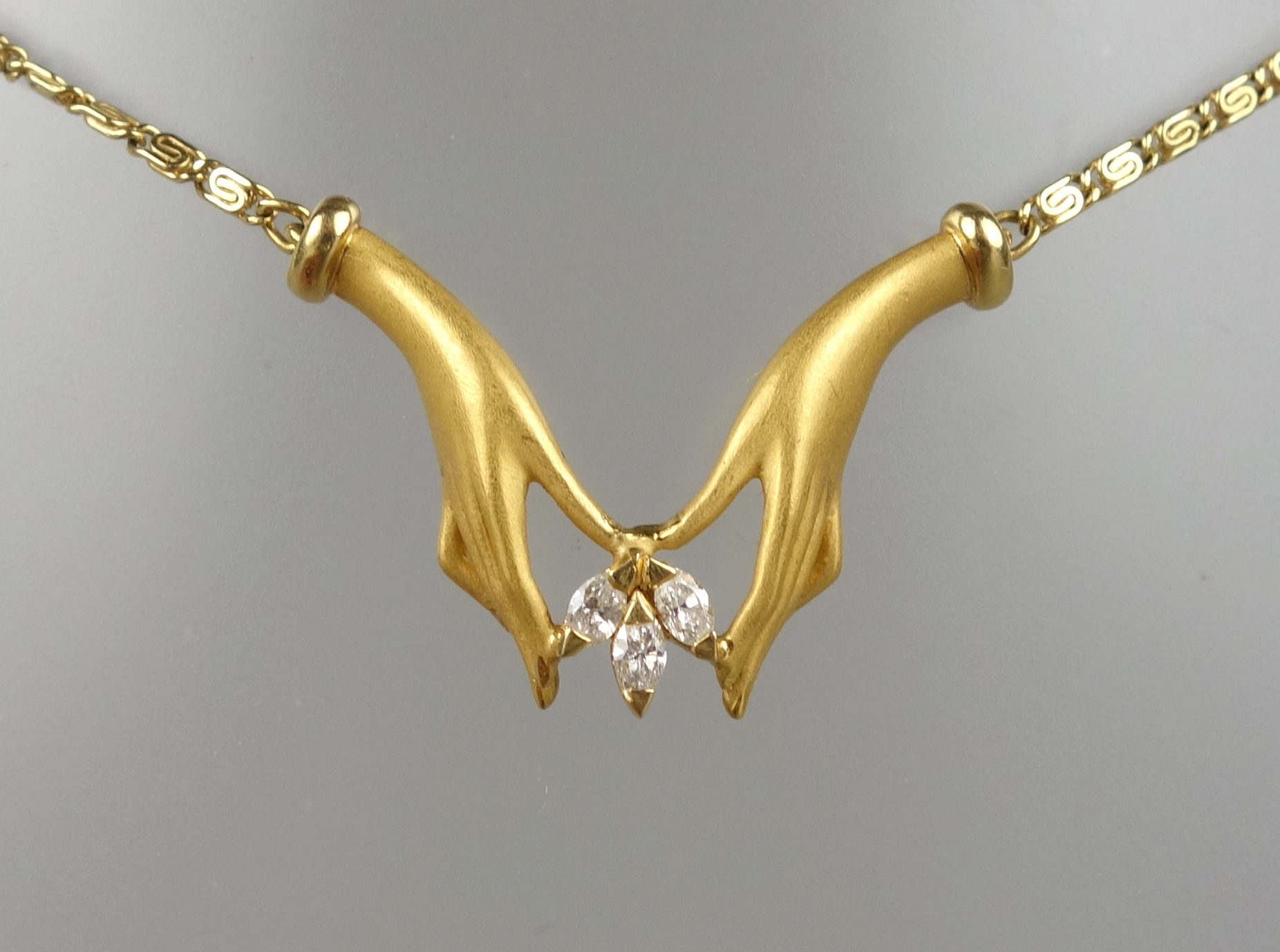 Necklace "Hands", CARRERA Y CARRERA, with 3 navettes diamonds, 18K gold