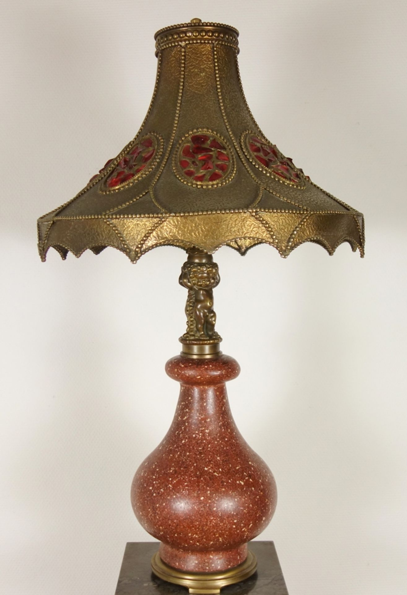 Extraordinary Art Deco table lamp with lead glazing and brass shade, around 1925 - Image 2 of 7