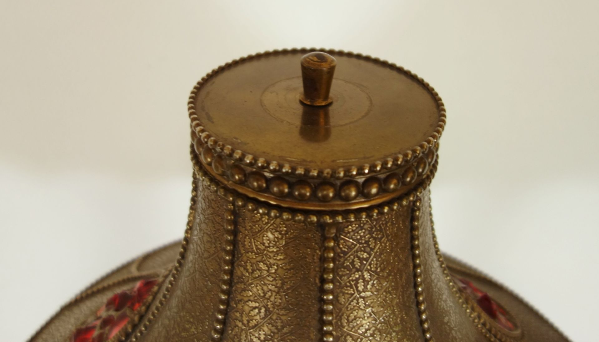 Extraordinary Art Deco table lamp with lead glazing and brass shade, around 1925 - Image 7 of 7