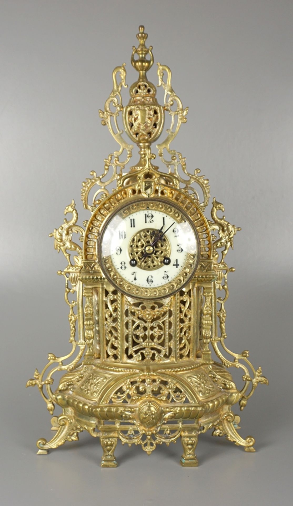 magnificent mantel clock with side plates, brass, 20th cent.